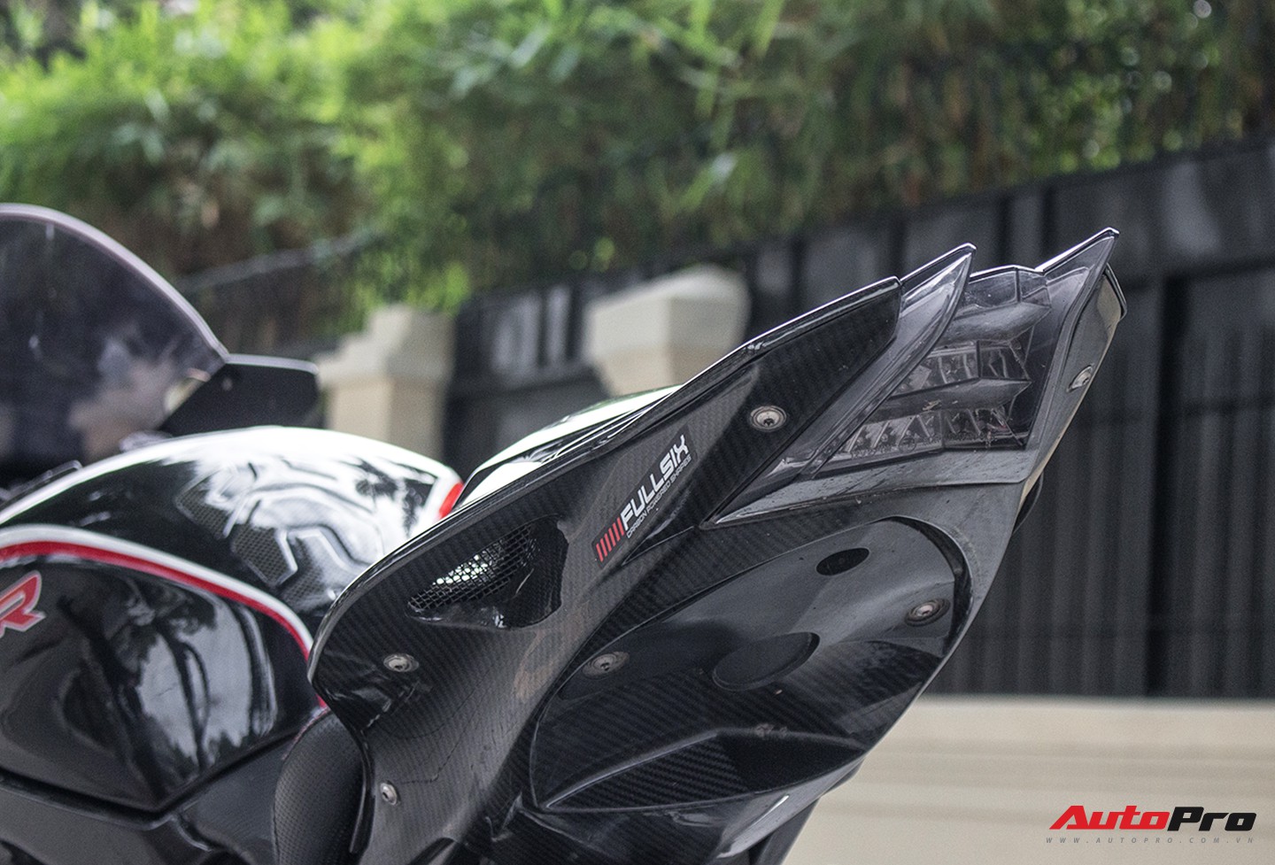 Siêu mô tô BMW S1000RR đời 2014 rao bán lại giá ngang Hyundai Grand i10 - Ảnh 18. Siêu mô tô BMW S1000RR đời 2014 rao bán lại giá ngang Hyundai Grand i10 - Ảnh 18.