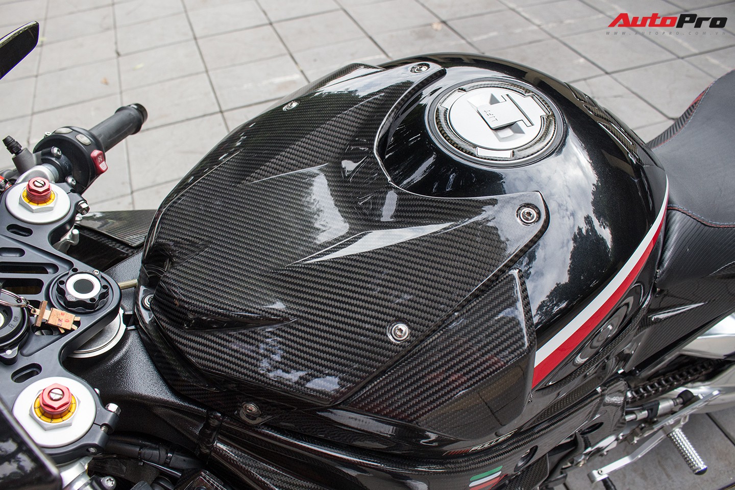 Siêu mô tô BMW S1000RR đời 2014 rao bán lại giá ngang Hyundai Grand i10 - Ảnh 14. Siêu mô tô BMW S1000RR đời 2014 rao bán lại giá ngang Hyundai Grand i10 - Ảnh 14.