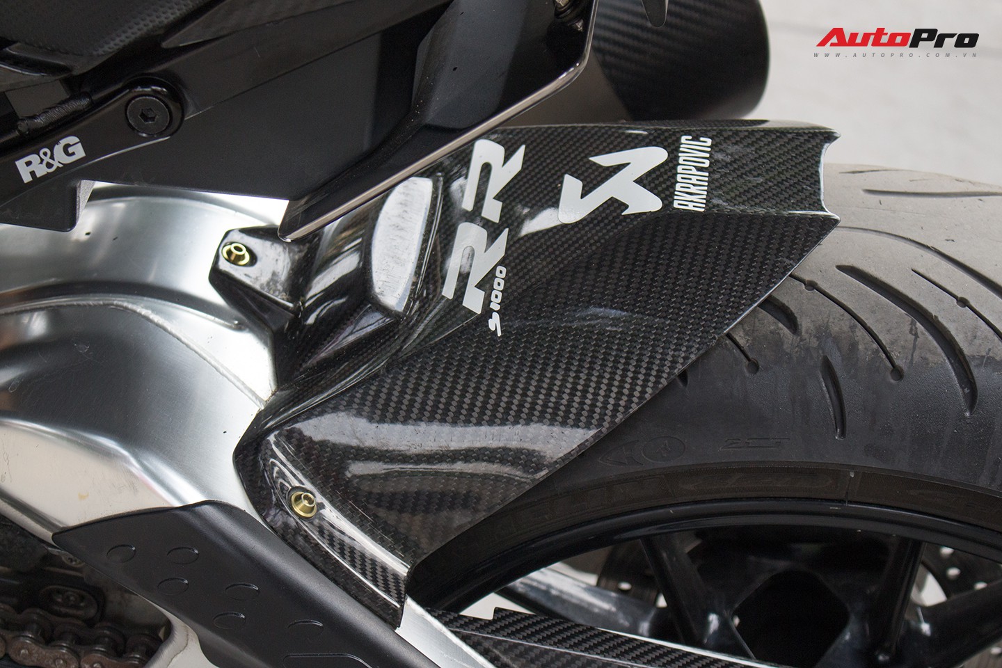 Siêu mô tô BMW S1000RR đời 2014 rao bán lại giá ngang Hyundai Grand i10 - Ảnh 13. Siêu mô tô BMW S1000RR đời 2014 rao bán lại giá ngang Hyundai Grand i10 - Ảnh 13.