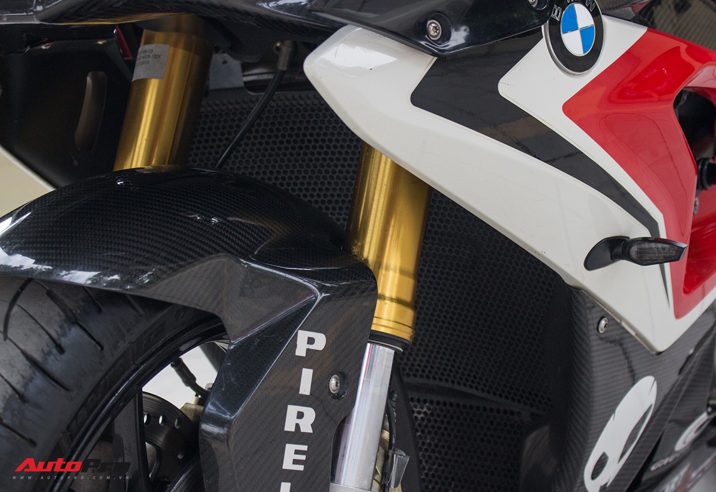 Siêu mô tô BMW S1000RR đời 2014 rao bán lại giá ngang Hyundai Grand i10 - Ảnh 10. Siêu mô tô BMW S1000RR đời 2014 rao bán lại giá ngang Hyundai Grand i10 - Ảnh 10.