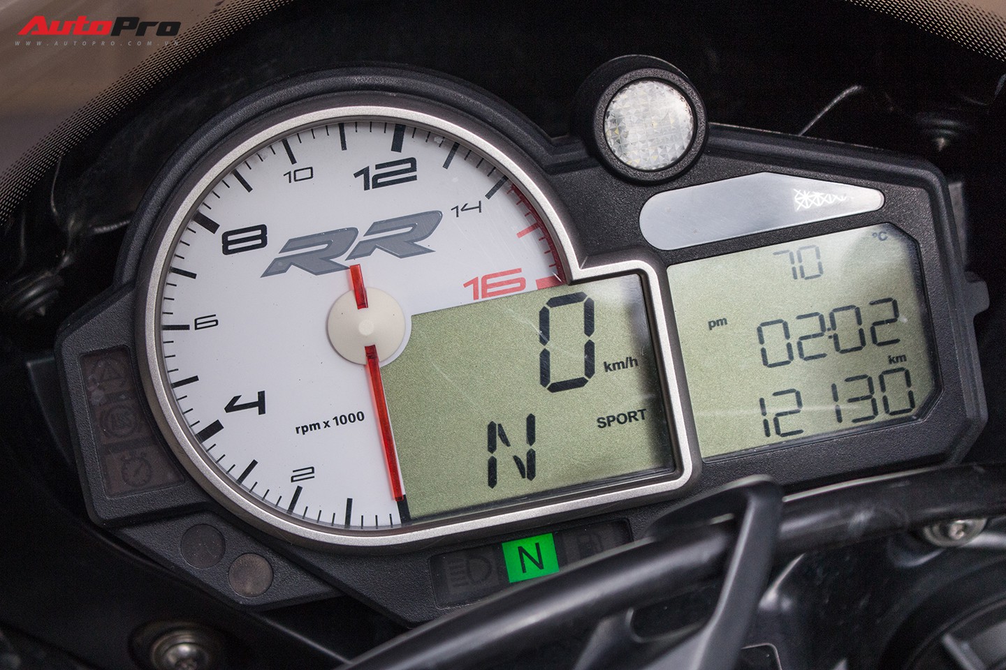 Siêu mô tô BMW S1000RR đời 2014 rao bán lại giá ngang Hyundai Grand i10 - Ảnh 9. Siêu mô tô BMW S1000RR đời 2014 rao bán lại giá ngang Hyundai Grand i10 - Ảnh 9.