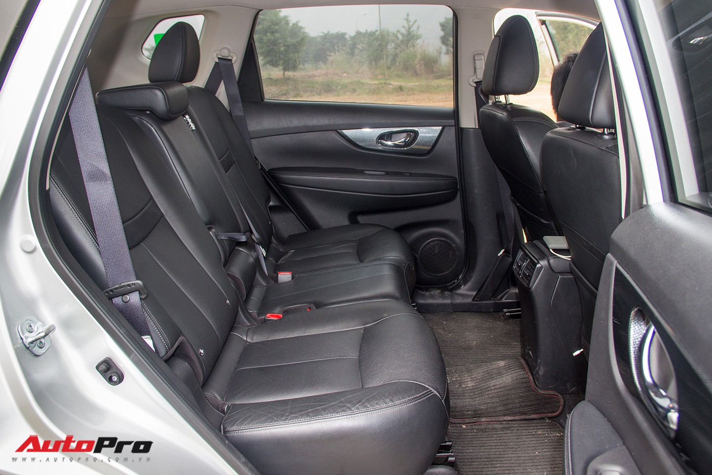 Đánh giá Nissan X-Trail sau 1 tuần sử dụng: Crossover cần sự kiên nhẫn - Ảnh 15. Đánh giá Nissan X-Trail sau 1 tuần sử dụng: Crossover cần sự kiên nhẫn - Ảnh 15.