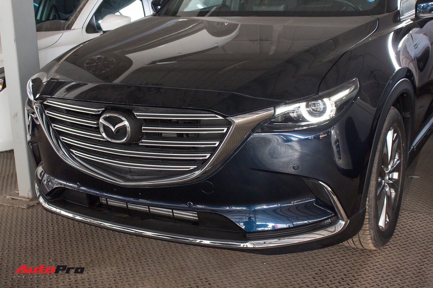 Giá xe sang Mazda CX9 hơn 2 tỷ sau 9 năm rớt xuống 700 triệu