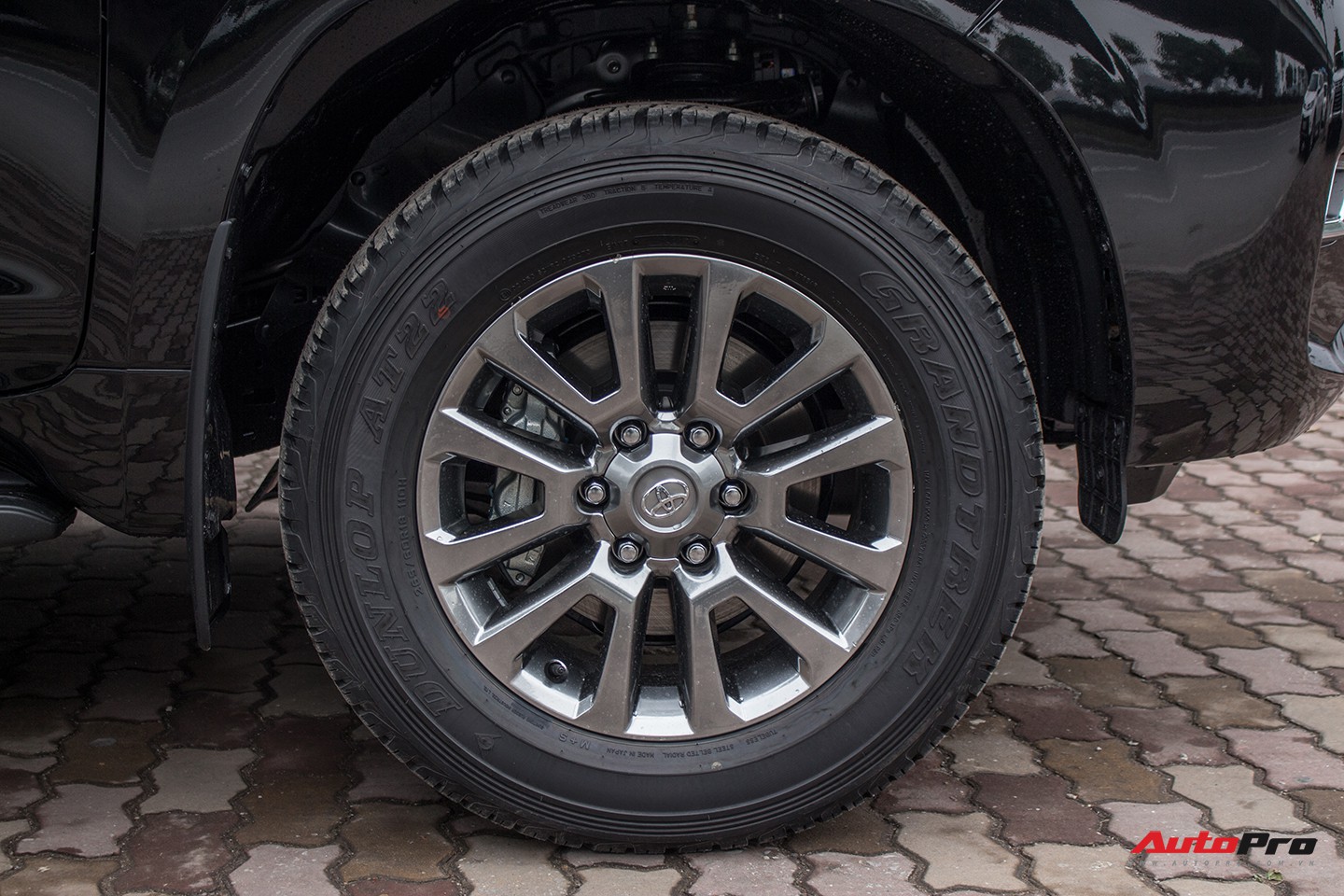 Khám phá Toyota Land Cruiser Prado 2018 giá hơn 2,2 tỷ đồng tại Việt Nam - Ảnh 10.