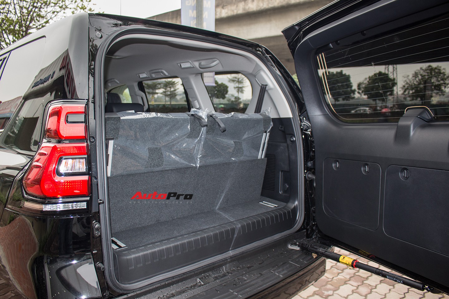 Khám phá Toyota Land Cruiser Prado 2018 giá hơn 2,2 tỷ đồng tại Việt Nam - Ảnh 26.
