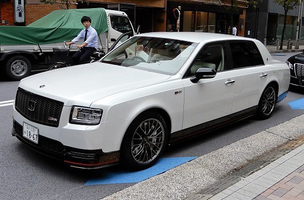 Sếp Toyota mang Rolls-Royce Nhật Century siêu ngầu tới đường đua - Ảnh 2.