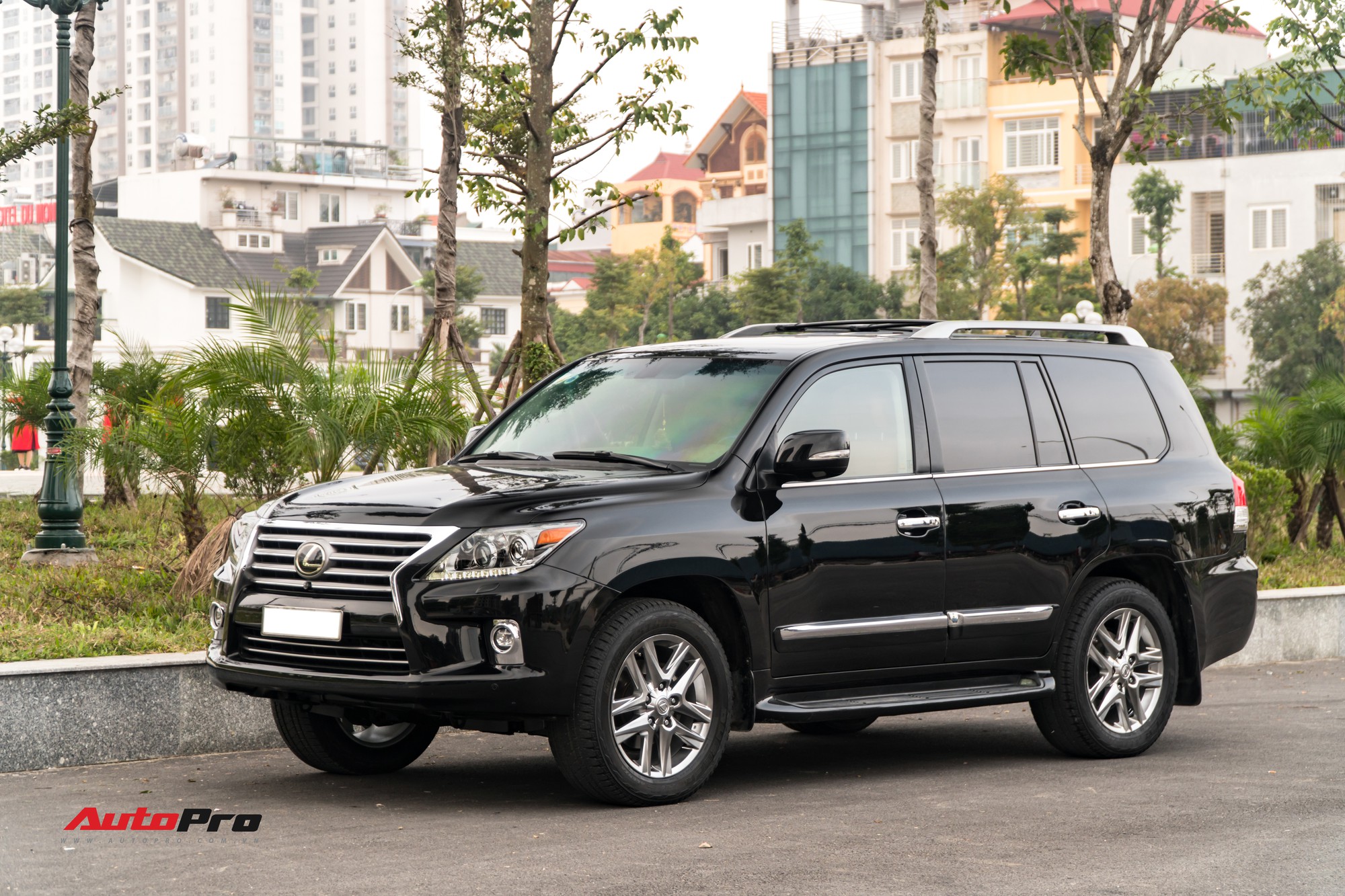 Lexus LX570 đời 2012 mang biển phát lộc rao bán gần 4 tỷ đồng