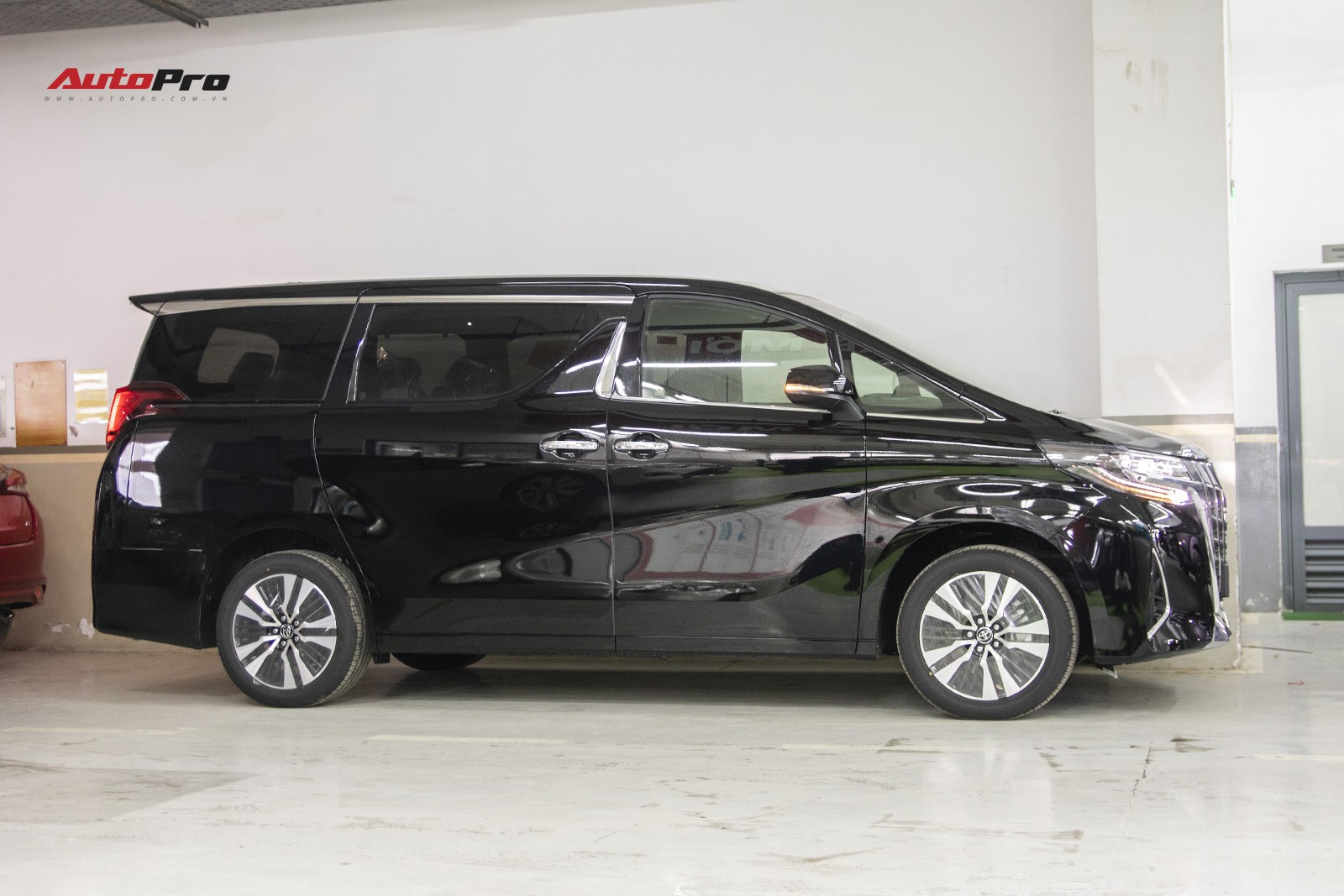 Toyota Alphard 2019 chính hãng hơn 4 tỷ đồng về đại lý, xe nhập tư lao ...