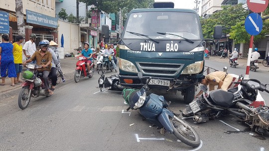 Những vụ xe tải, xe khách tông hàng loạt người và phương tiện dừng chờ đèn đỏ gây ám ảnh nhiều năm qua - Ảnh 9.