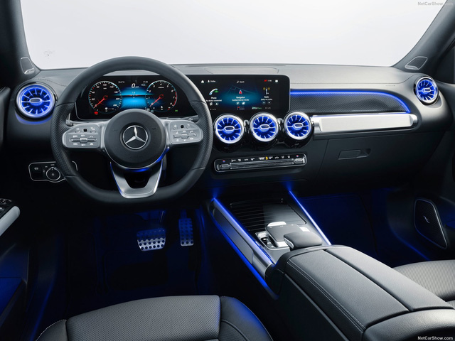 Sau màn đổ bộ của BMW, tới lượt Mercedes-Benz chuẩn bị ra mắt một loạt SUV mới phục vụ giới nhà giàu Việt - Ảnh 6. Sau màn đổ bộ của BMW, tới lượt Mercedes-Benz chuẩn bị ra mắt một loạt SUV mới phục vụ giới nhà giàu Việt - Ảnh 6.