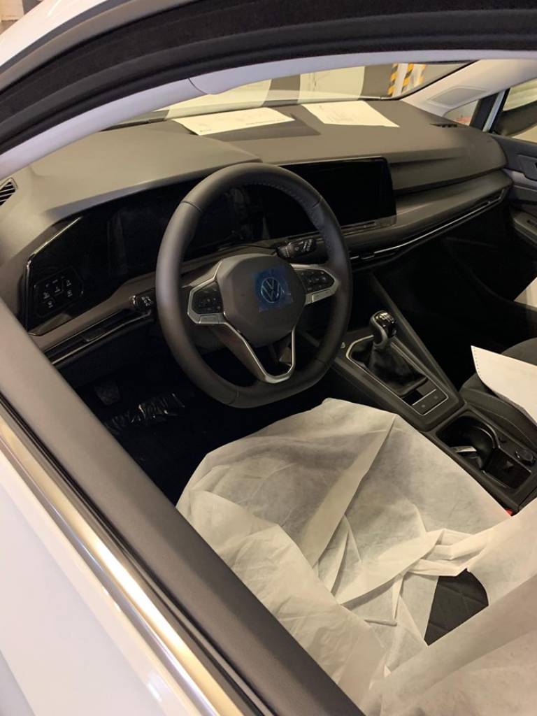 Xe bán chạy nhì thế giới Volkswagen Golf lộ nội, ngoại thất đời mới gây nhiều tranh cãi - Ảnh 2.