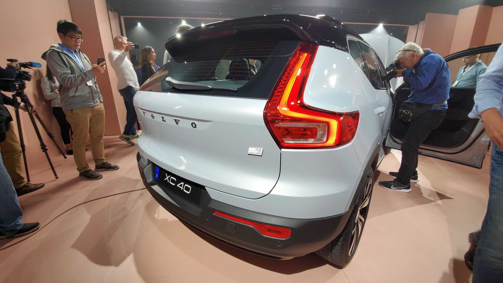 Ra mắt Volvo XC40 Recharge - Xe sang thuần điện chờ ngày về Việt Nam - Ảnh 6.