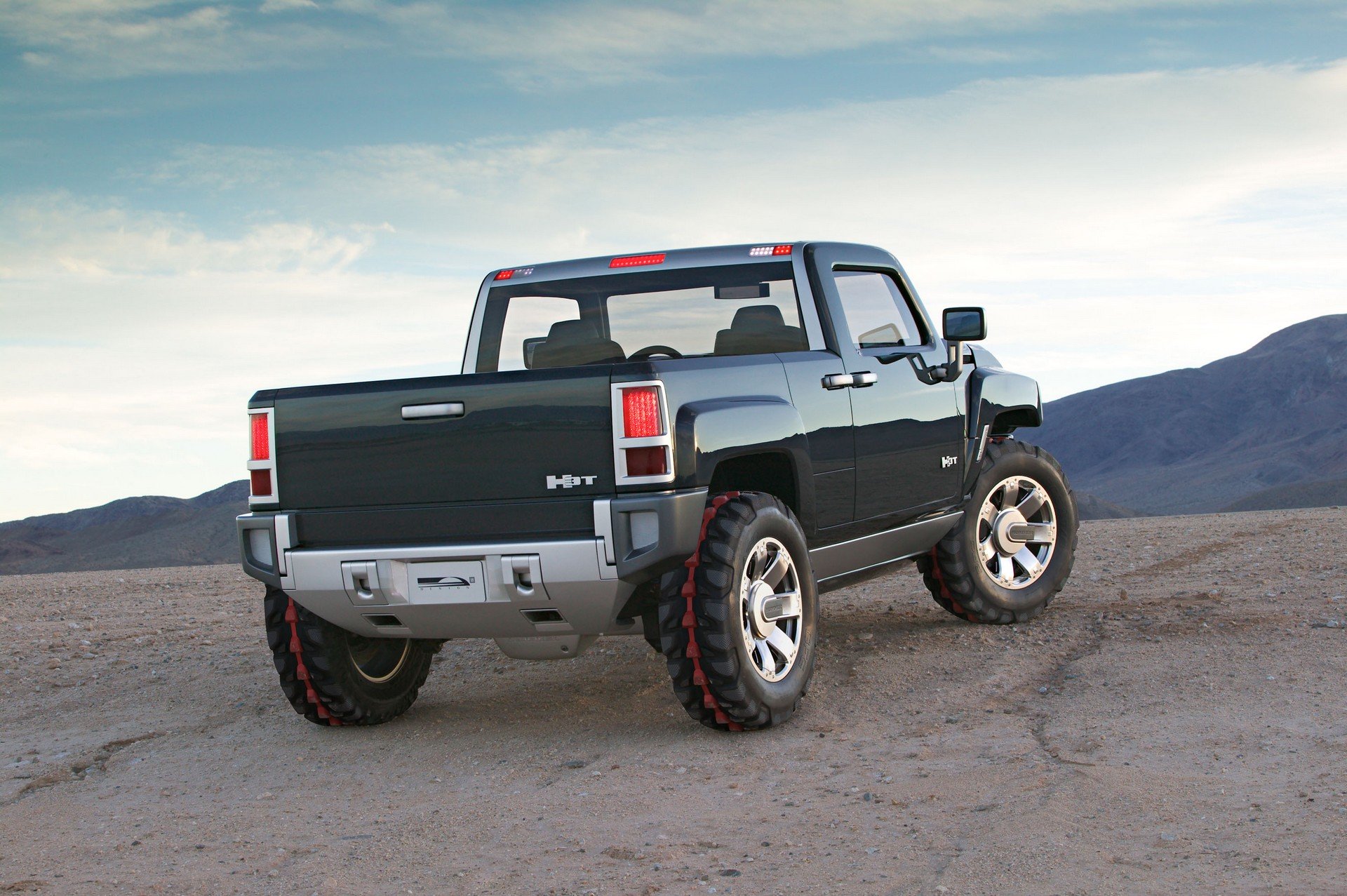 Hummer trước cơ hội hồi sinh, chế tạo cả bán tải đấu Ford F-150 Raptor - Ảnh 1. Hummer trước cơ hội hồi sinh, chế tạo cả bán tải đấu Ford F-150 Raptor - Ảnh 1.