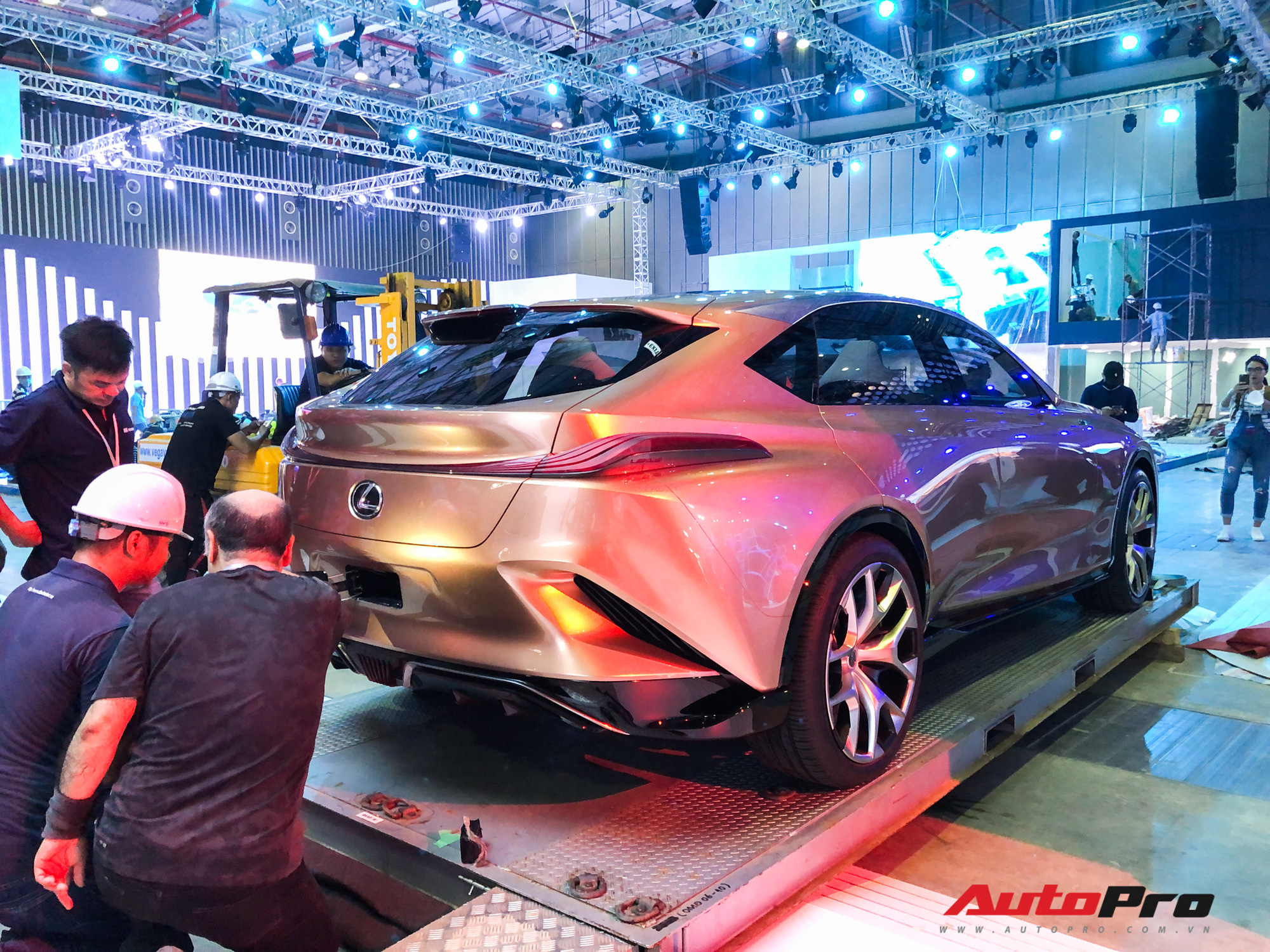 Tóm gọn mẫu concept LF-1 Limitless - Bom tấn của Lexus tại VMS 2019 - Ảnh 3. Tóm gọn mẫu concept LF-1 Limitless - Bom tấn của Lexus tại VMS 2019 - Ảnh 3.