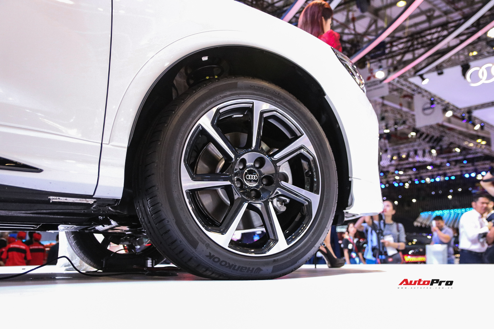 Cận cảnh Audi Q3 mới vừa ra mắt khách hàng Việt Nam: Có gì để đấu Mercedes GLB sắp về nước? - Ảnh 3. Cận cảnh Audi Q3 mới vừa ra mắt khách hàng Việt Nam: Có gì để đấu Mercedes GLB sắp về nước? - Ảnh 3.