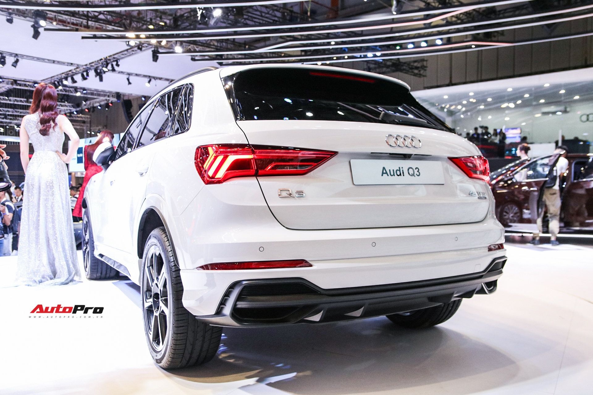 Cận cảnh Audi Q3 mới vừa ra mắt khách hàng Việt Nam: Có gì để đấu Mercedes GLB sắp về nước? - Ảnh 4. Cận cảnh Audi Q3 mới vừa ra mắt khách hàng Việt Nam: Có gì để đấu Mercedes GLB sắp về nước? - Ảnh 4.