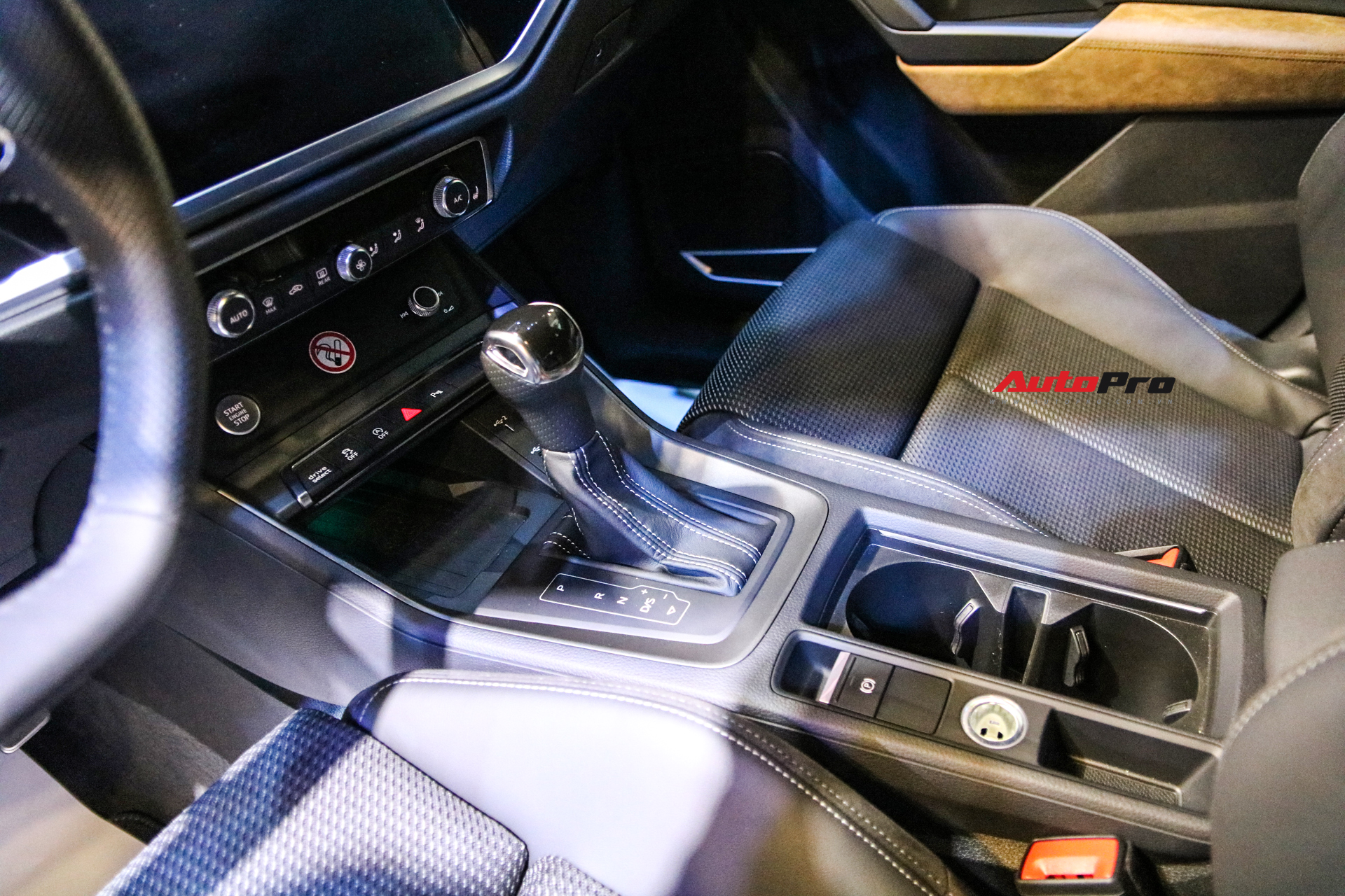 Cận cảnh Audi Q3 mới vừa ra mắt khách hàng Việt Nam: Có gì để đấu Mercedes GLB sắp về nước? - Ảnh 10. Cận cảnh Audi Q3 mới vừa ra mắt khách hàng Việt Nam: Có gì để đấu Mercedes GLB sắp về nước? - Ảnh 10.