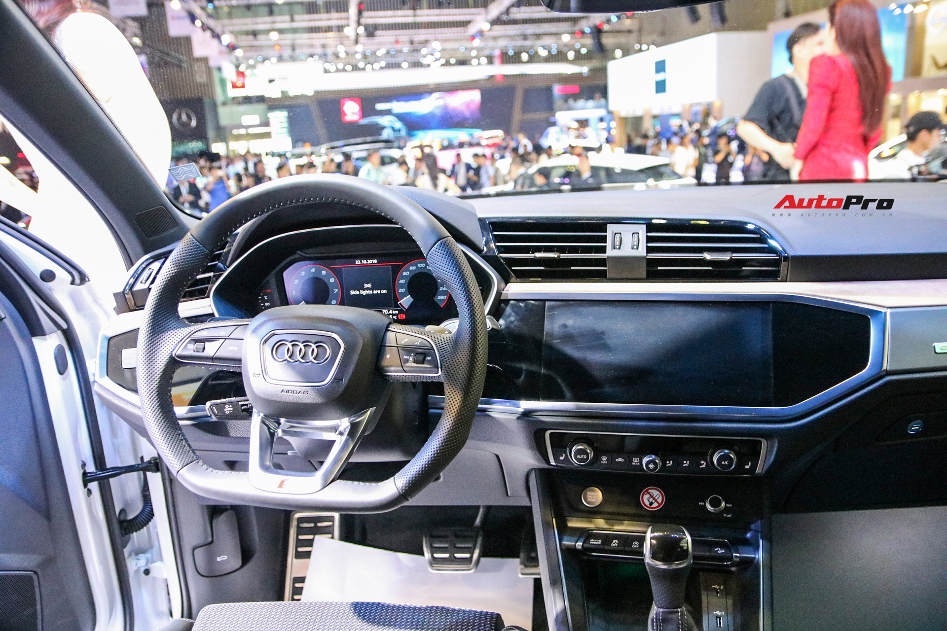 Cận cảnh Audi Q3 mới vừa ra mắt khách hàng Việt Nam: Có gì để đấu Mercedes GLB sắp về nước? - Ảnh 8. Cận cảnh Audi Q3 mới vừa ra mắt khách hàng Việt Nam: Có gì để đấu Mercedes GLB sắp về nước? - Ảnh 8.