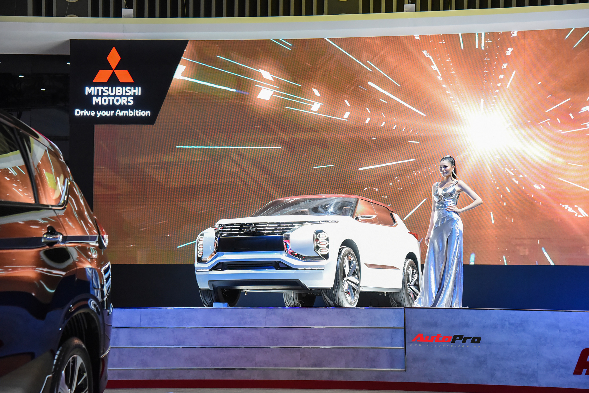 Trình làng GT-PHEV: Bản xem trước của Mitsubishi Outlander thế hệ mới cho người Việt - Ảnh 3.