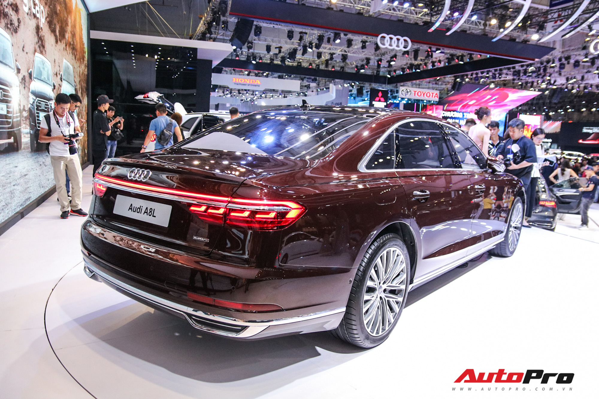 Chi tiết Audi A8L mới về Việt Nam - Quyết đấu BMW 7-Series và Mercedes-Benz S-Class - Ảnh 5. Chi tiết Audi A8L mới về Việt Nam - Quyết đấu BMW 7-Series và Mercedes-Benz S-Class - Ảnh 5.