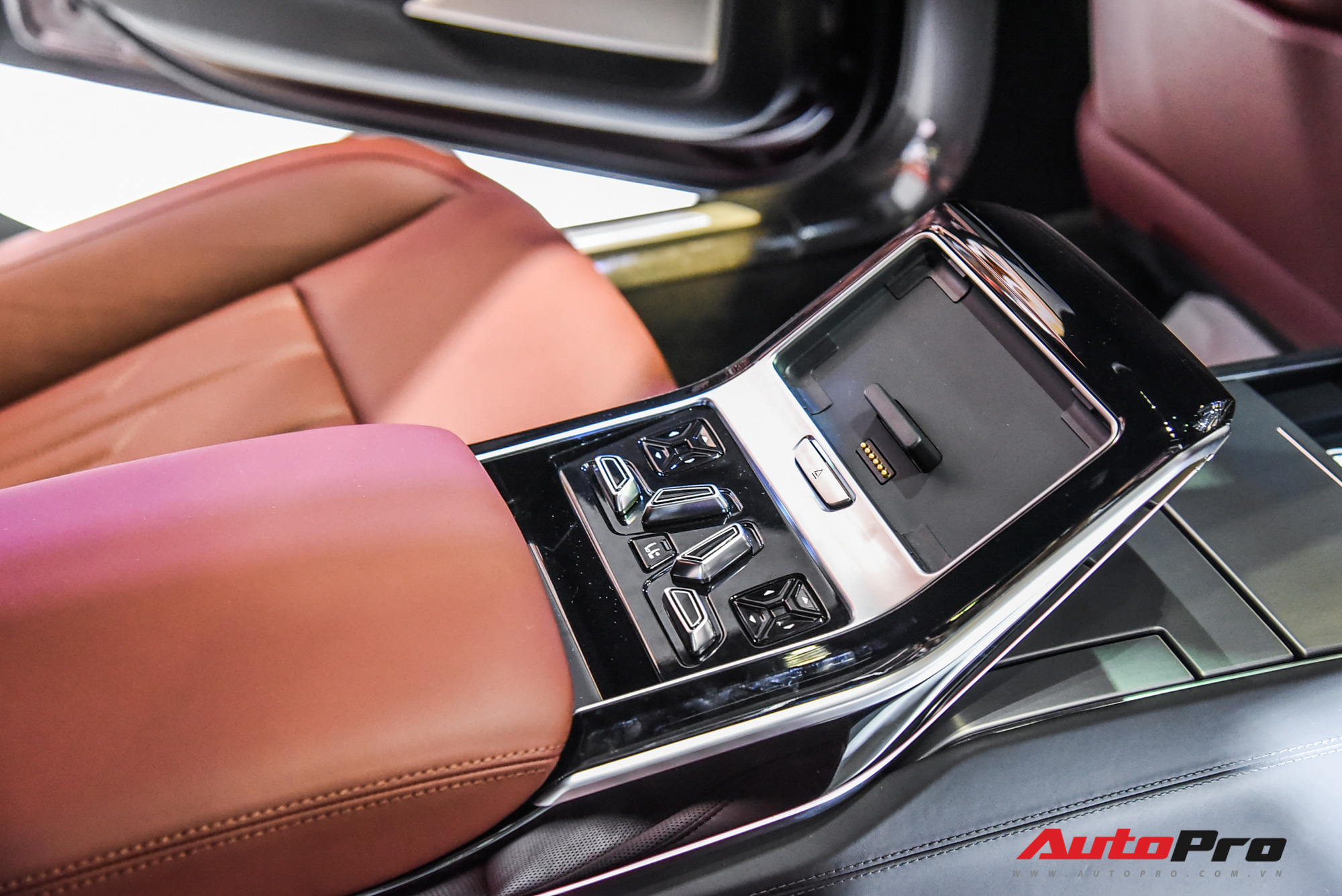 Chi tiết Audi A8L mới về Việt Nam - Quyết đấu BMW 7-Series và Mercedes-Benz S-Class - Ảnh 12. Chi tiết Audi A8L mới về Việt Nam - Quyết đấu BMW 7-Series và Mercedes-Benz S-Class - Ảnh 12.