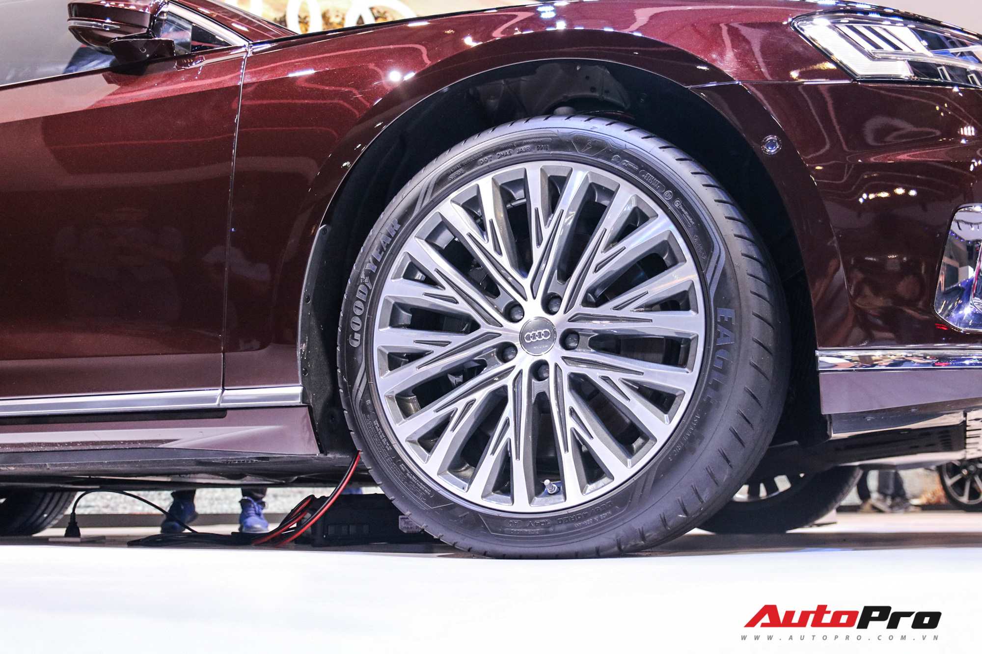Chi tiết Audi A8L mới về Việt Nam - Quyết đấu BMW 7-Series và Mercedes-Benz S-Class - Ảnh 4. Chi tiết Audi A8L mới về Việt Nam - Quyết đấu BMW 7-Series và Mercedes-Benz S-Class - Ảnh 4.