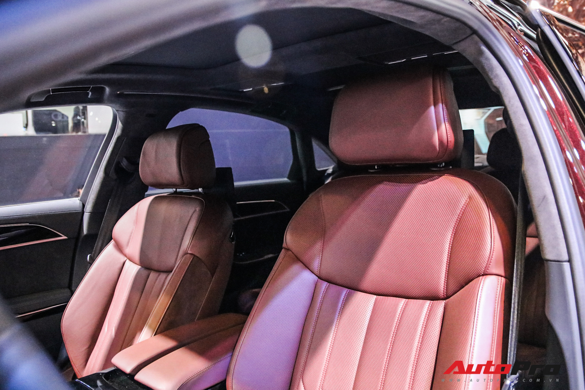 Chi tiết Audi A8L mới về Việt Nam - Quyết đấu BMW 7-Series và Mercedes-Benz S-Class - Ảnh 10. Chi tiết Audi A8L mới về Việt Nam - Quyết đấu BMW 7-Series và Mercedes-Benz S-Class - Ảnh 10.