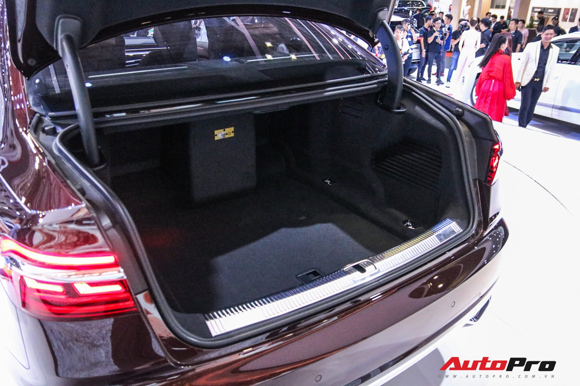 Chi tiết Audi A8L mới về Việt Nam - Quyết đấu BMW 7-Series và Mercedes-Benz S-Class - Ảnh 7. Chi tiết Audi A8L mới về Việt Nam - Quyết đấu BMW 7-Series và Mercedes-Benz S-Class - Ảnh 7.