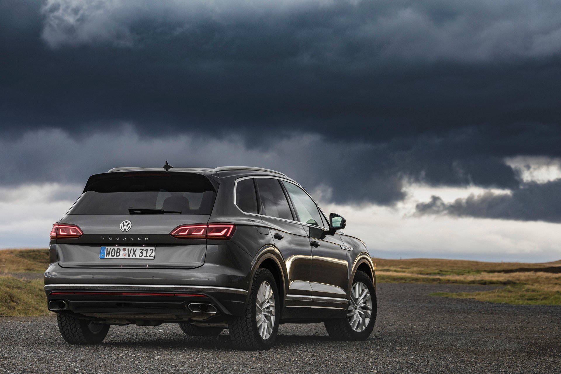 Volkswagen Touareg vừa ra mắt tại VMS 2019 sắp có bản R thể thao - Ảnh 1.
