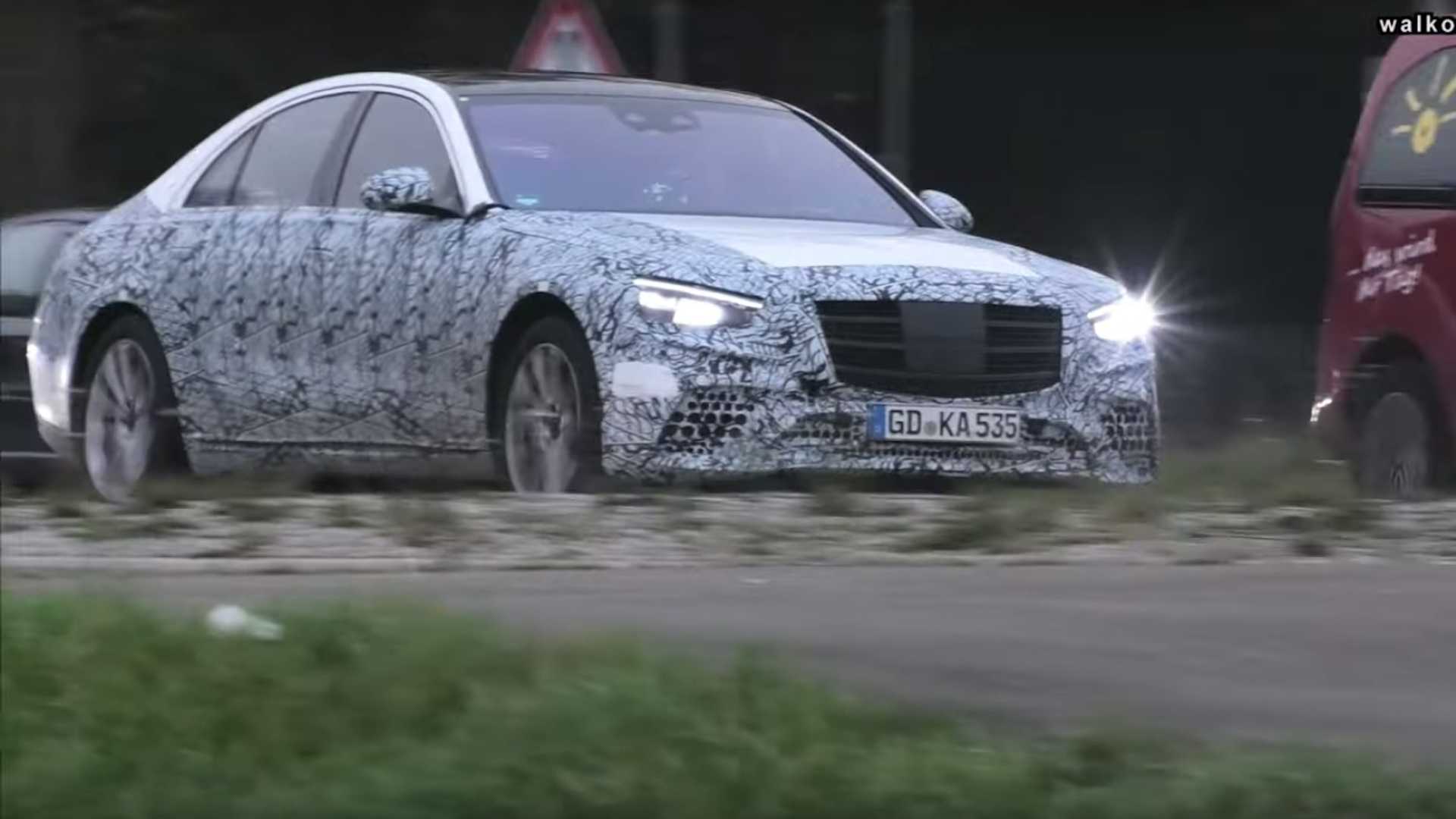Mercedes-Benz S-Class tiếp tục lộ mặt chạy thử với trang bị mới - Ảnh 3. Mercedes-Benz S-Class tiếp tục lộ mặt chạy thử với trang bị mới - Ảnh 3.