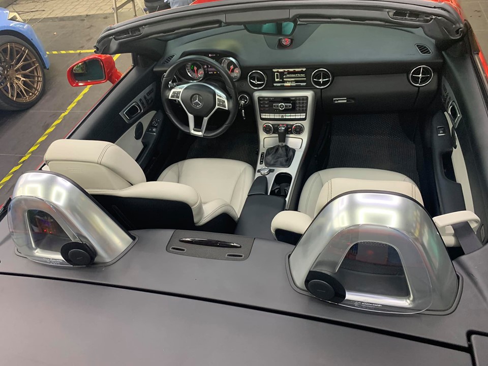 Mỗi năm chỉ chạy hơn 4.600 km, h&agrave;ng hiếm Mercedes-Benz SLK b&aacute;n rẻ bằng nửa gi&aacute; mua mới - Ảnh 3.