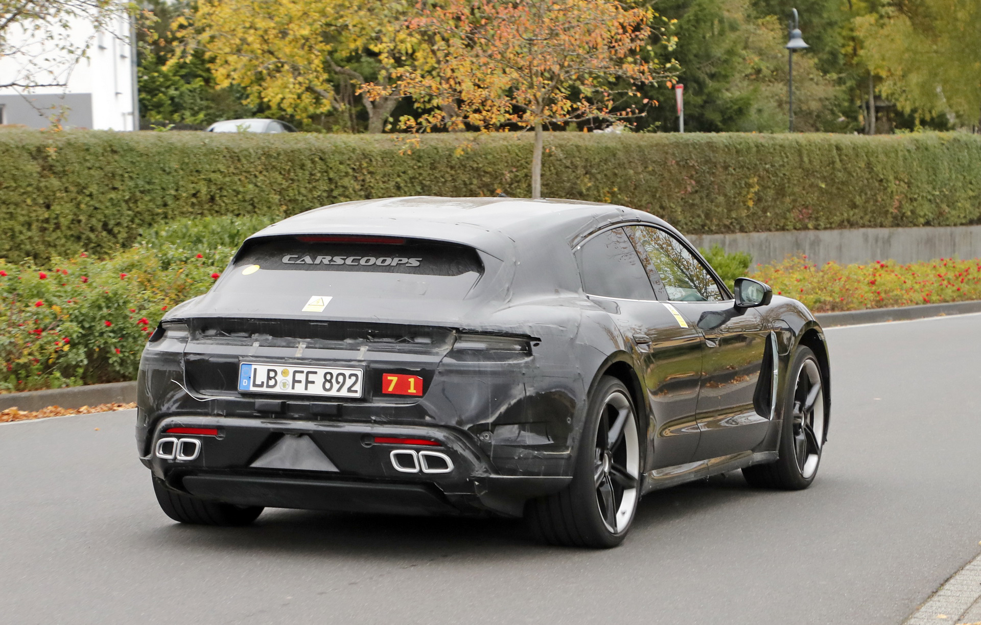 Porsche Taycan sắp về Việt Nam có thêm bản đuôi dài - Ảnh 4. Porsche Taycan sắp về Việt Nam có thêm bản đuôi dài - Ảnh 4.