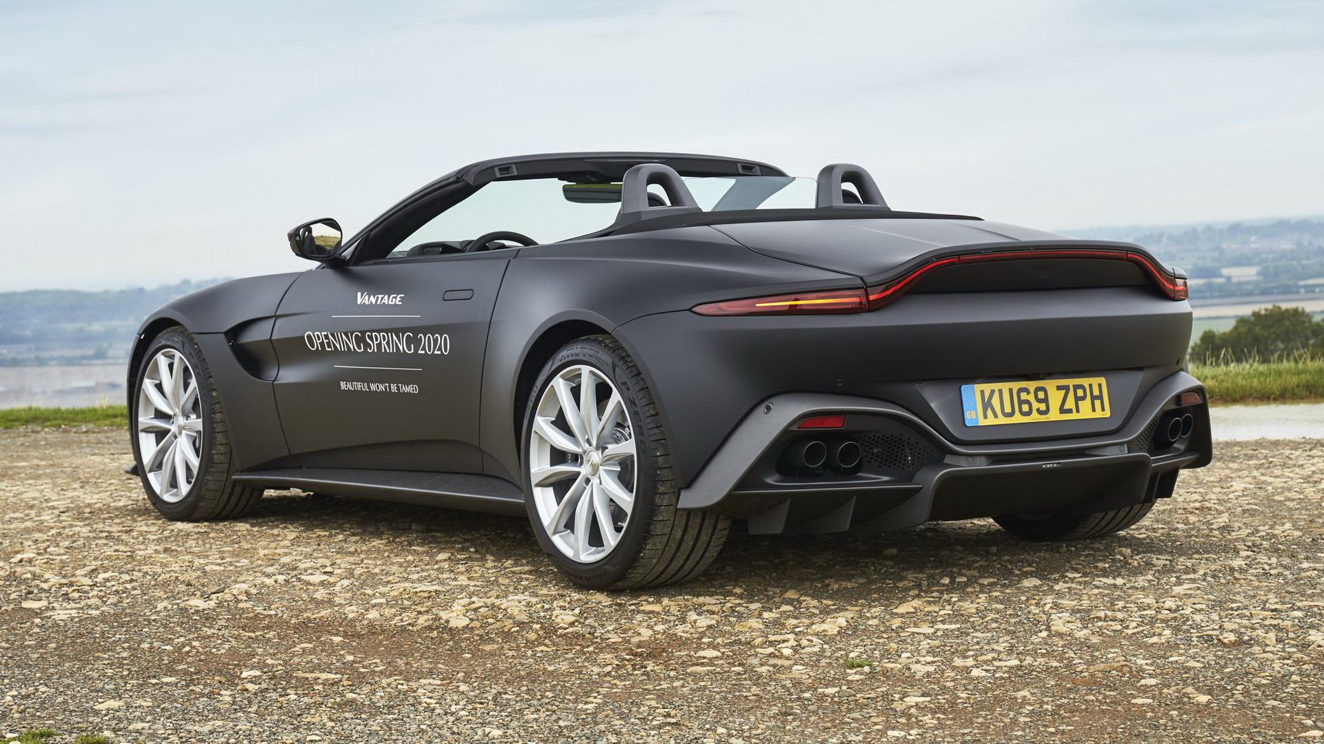 Aston Martin Vantage Roadster 2020 lộ diện với mui trần mỹ miều - Ảnh 3. Aston Martin Vantage Roadster 2020 lộ diện với mui trần mỹ miều - Ảnh 3.