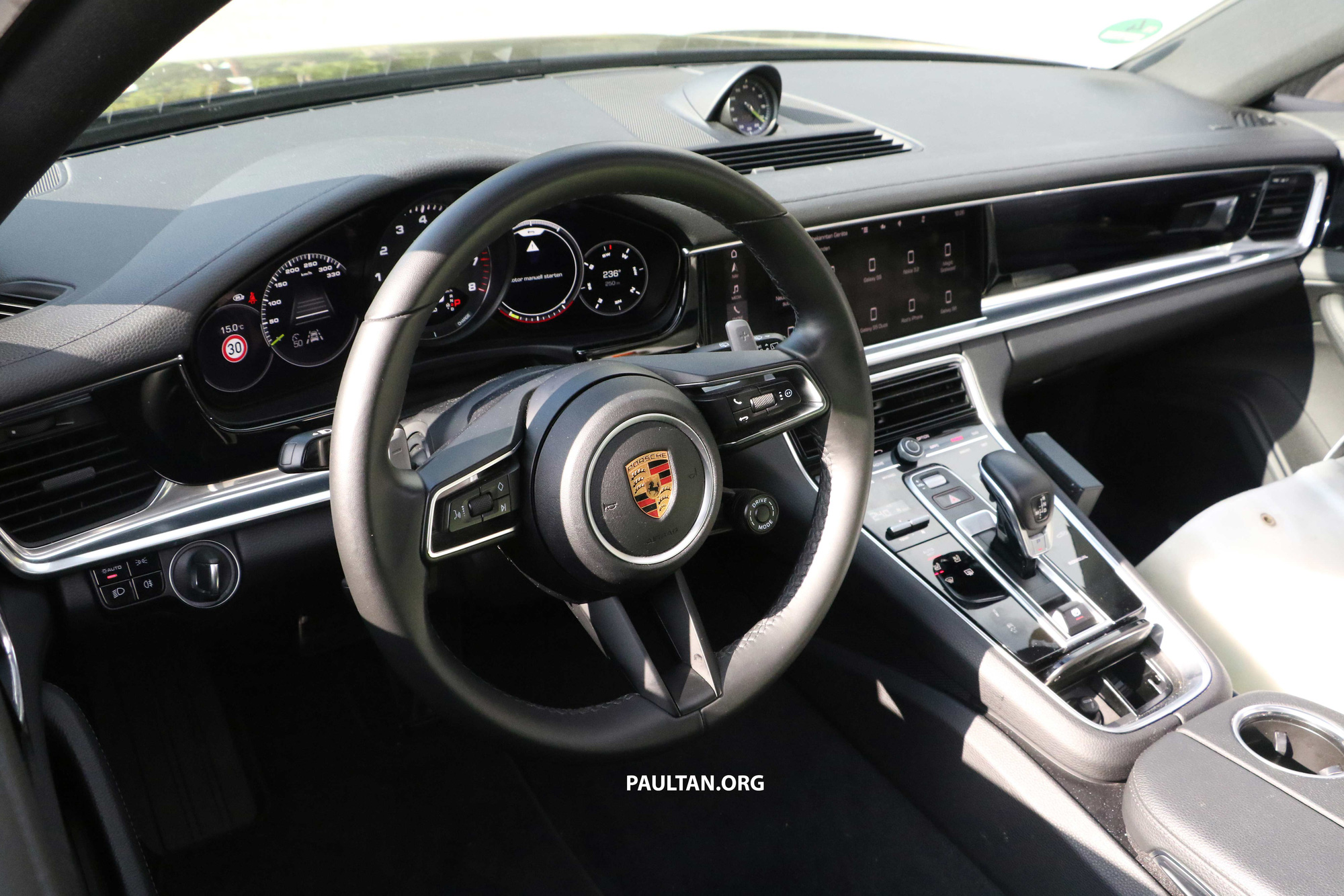 Porsche Panamera facelift lộ nội thất, dùng vô lăng giống 911 - Ảnh 2. Porsche Panamera facelift lộ nội thất, dùng vô lăng giống 911 - Ảnh 2.