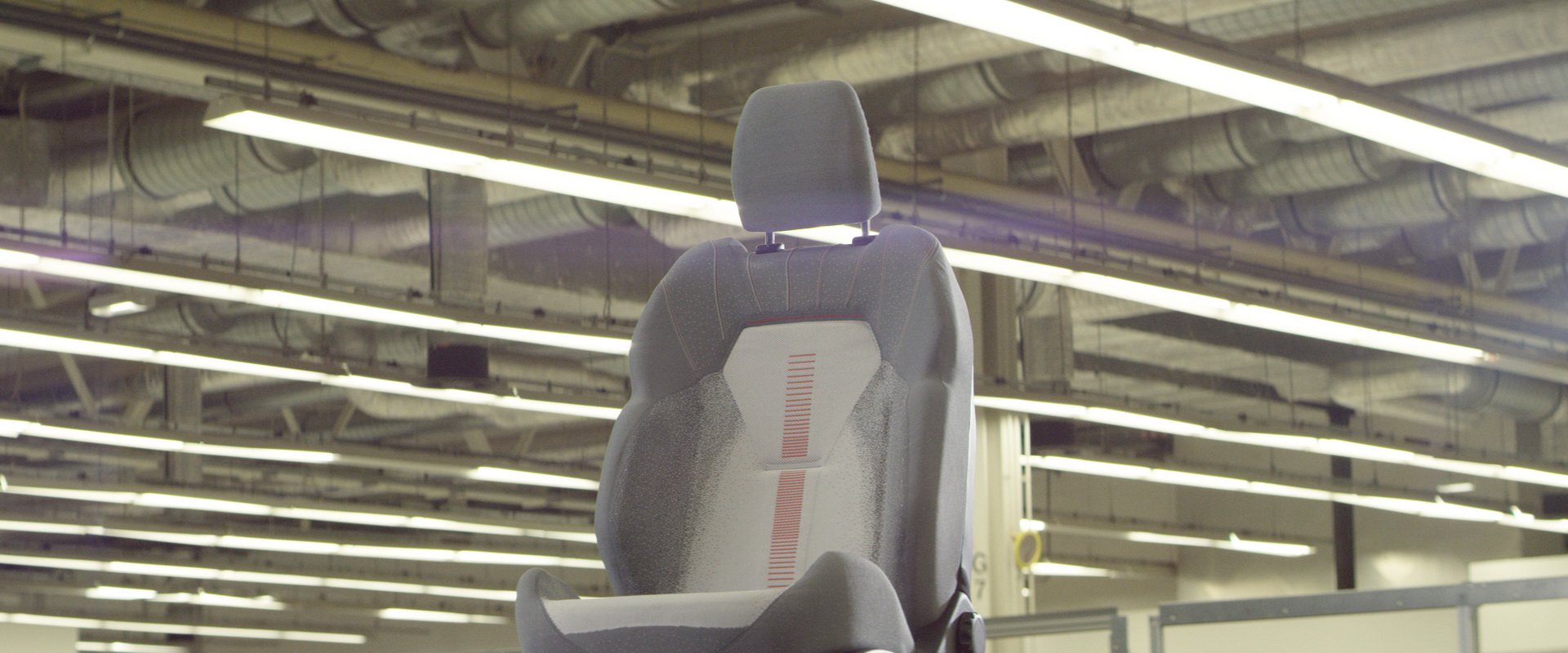 Ford trình làng ghế khâu 3D tích hợp khả năng sạc điện thoại - Ảnh 3.