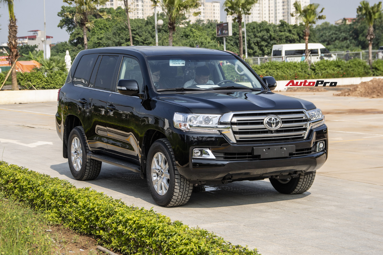 Toyota Land Cruiser thế hệ mới sắp trình làng