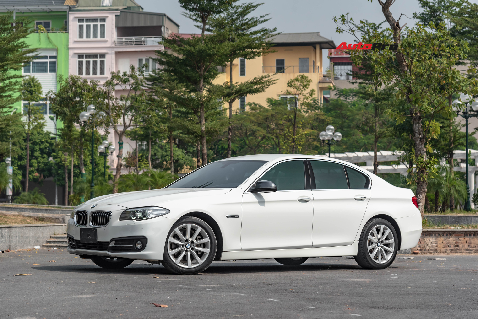BMW 5Series cũ chạy gần 20 năm mạnh ngang siêu xe tại Việt Nam
