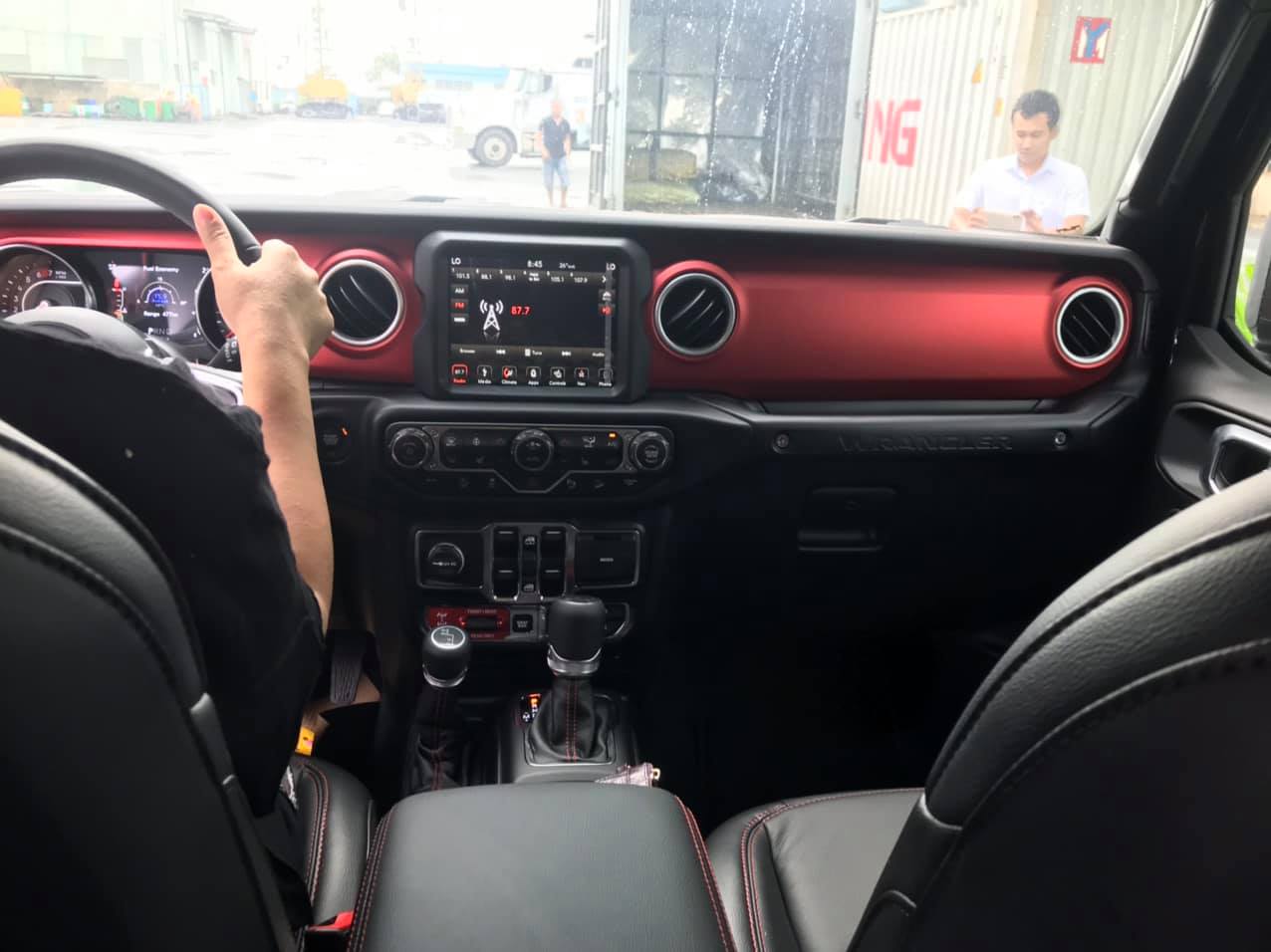 Cặp đôi Jeep Wrangler Rubicon 2019 đầu tiên về Việt Nam, giá khoảng 4 tỷ đồng - Ảnh 9.