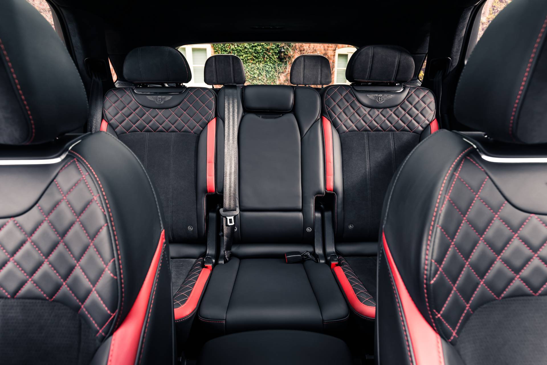 Bentley thêm tùy chọn 4 và 7 chỗ Bentayga - Ảnh 1. Bentley thêm tùy chọn 4 và 7 chỗ Bentayga - Ảnh 1.