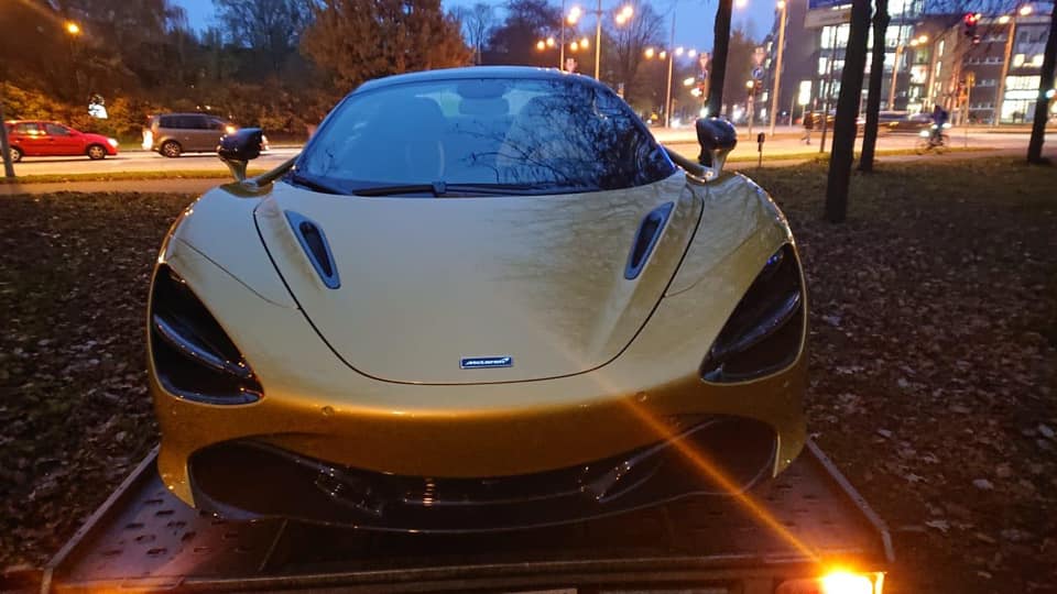 Lộ diện chủ nhân chiếc McLaren 720S Spider thứ 4 sẽ về Việt Nam - Ảnh 2. Lộ diện chủ nhân chiếc McLaren 720S Spider thứ 4 sẽ về Việt Nam - Ảnh 2.