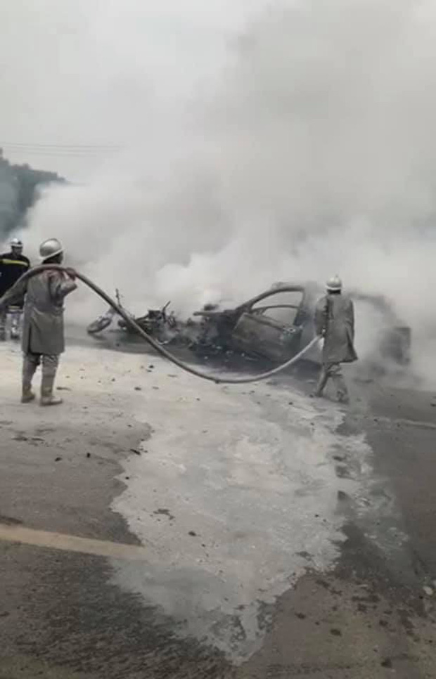 Ảnh hiện trường kinh hoàng vụ Mercedes-Benz GLC cháy dữ dội trên phố Hà Nội - Ảnh 5.
