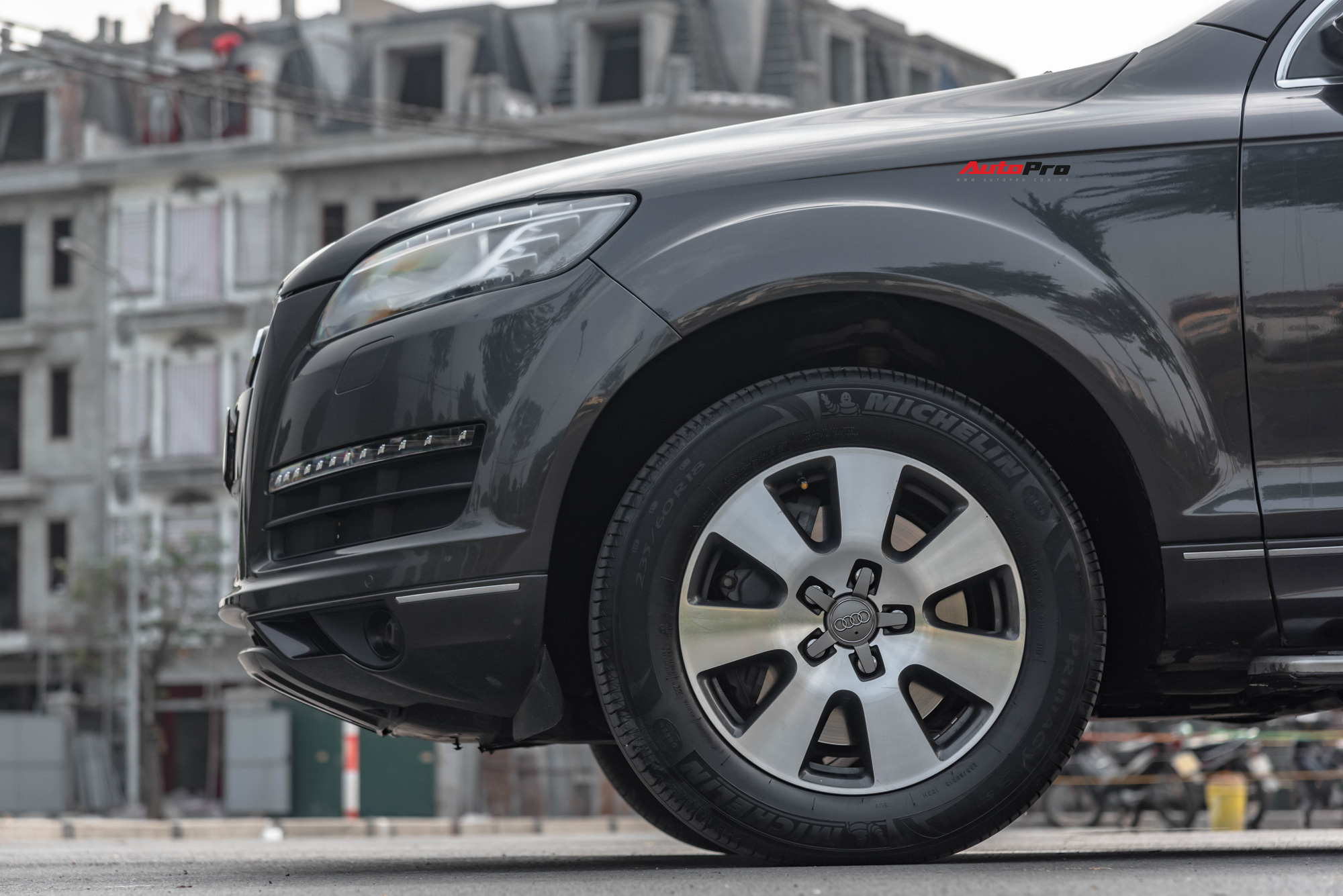 Cảm nhận nhanh Audi Q7 giá ngang Toyota Fortuner: Uống xăng như nước nhưng đáng tiền ở những điểm này - Ảnh 2.