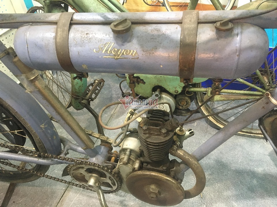 Xe đạp cổ 109 năm tuổi hàng hiếm giá hơn 200 triệu ở Hà Nội - Ảnh 7.
