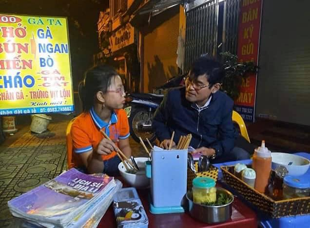 Cô bé Hải Dương đạp chiếc xe cà tàng sang nhà bạn chơi, 1km thành 60km lạc tới Hà Nội - Ảnh 3. Cô bé Hải Dương đạp chiếc xe cà tàng sang nhà bạn chơi, 1km thành 60km lạc tới Hà Nội - Ảnh 3.