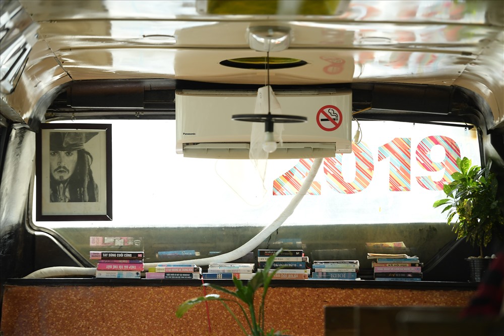 Độc đáo chiếc xe buýt phế thải được hô biến thành quán cà phê - Ảnh 6. Độc đáo chiếc xe buýt phế thải được hô biến thành quán cà phê - Ảnh 6.