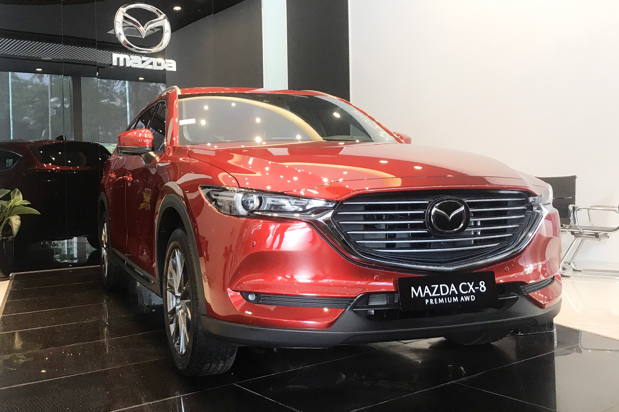 Mazda CX-8 giảm giá kỷ lục 100 triệu đồng, phiên bản ‘giá rẻ’ lên lịch bán ra, gần ngang CX-5 - Ảnh 1.