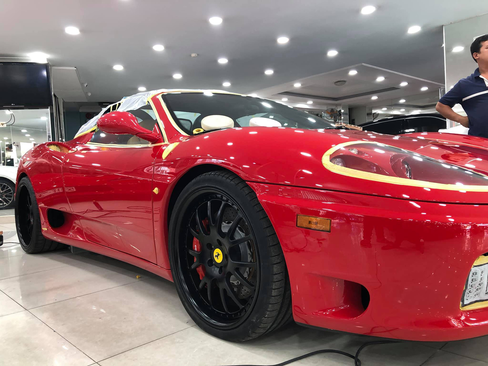 Siêu xe Ferrari thứ 5 chia tay ông chủ cà phê Trung Nguyên trong năm 2019 - Ảnh 2. Siêu xe Ferrari thứ 5 chia tay ông chủ cà phê Trung Nguyên trong năm 2019 - Ảnh 2.