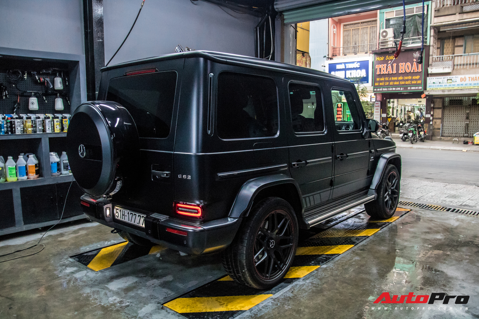 Mercedes-AMG G63 Edition 1 màu đen nhám mang biển số tứ quý tại Sài Gòn ...