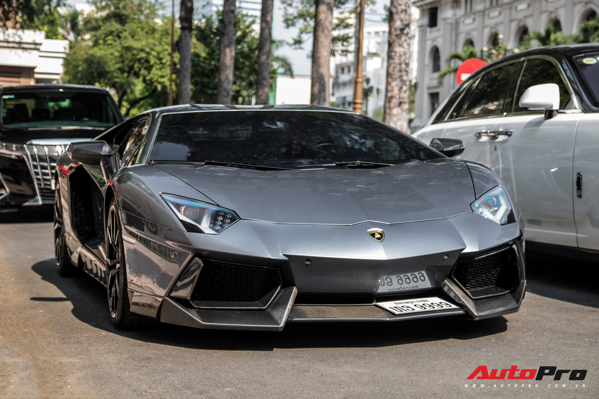 Lamborghini Aventador LP700-4 biển số tứ quý Lào của đại gia ngành may mặc  bất ngờ xuất hiện tại Sài Gòn