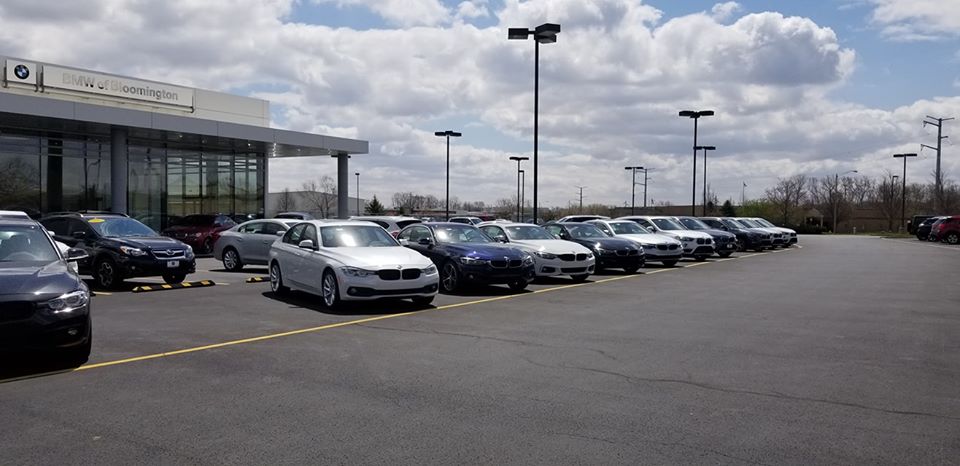 BMW bị điều tra vì nghi ngờ phóng đại doanh số đấu Mercedes, Lexus - Ảnh 1.